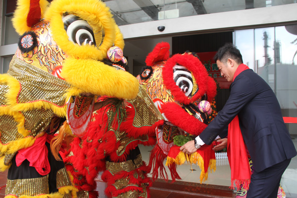千秋偉業(yè)添錦繡 萬里鵬程展宏圖 —— 常青樹舞獅獻(xiàn)瑞賀新春，歡天喜地迎開工！